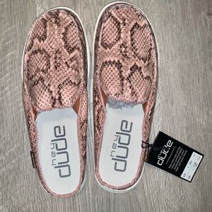Hey Dude women’s shoes 💗 NWT